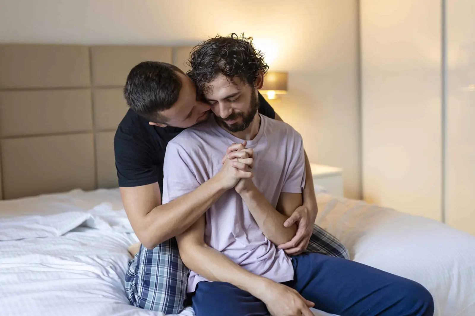 how to help someone with bipolar disorder. supporting loved ones.